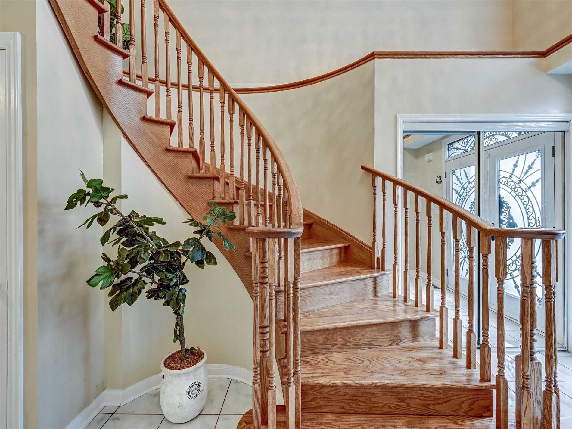 Listing W5872302 - Large Photo # 3