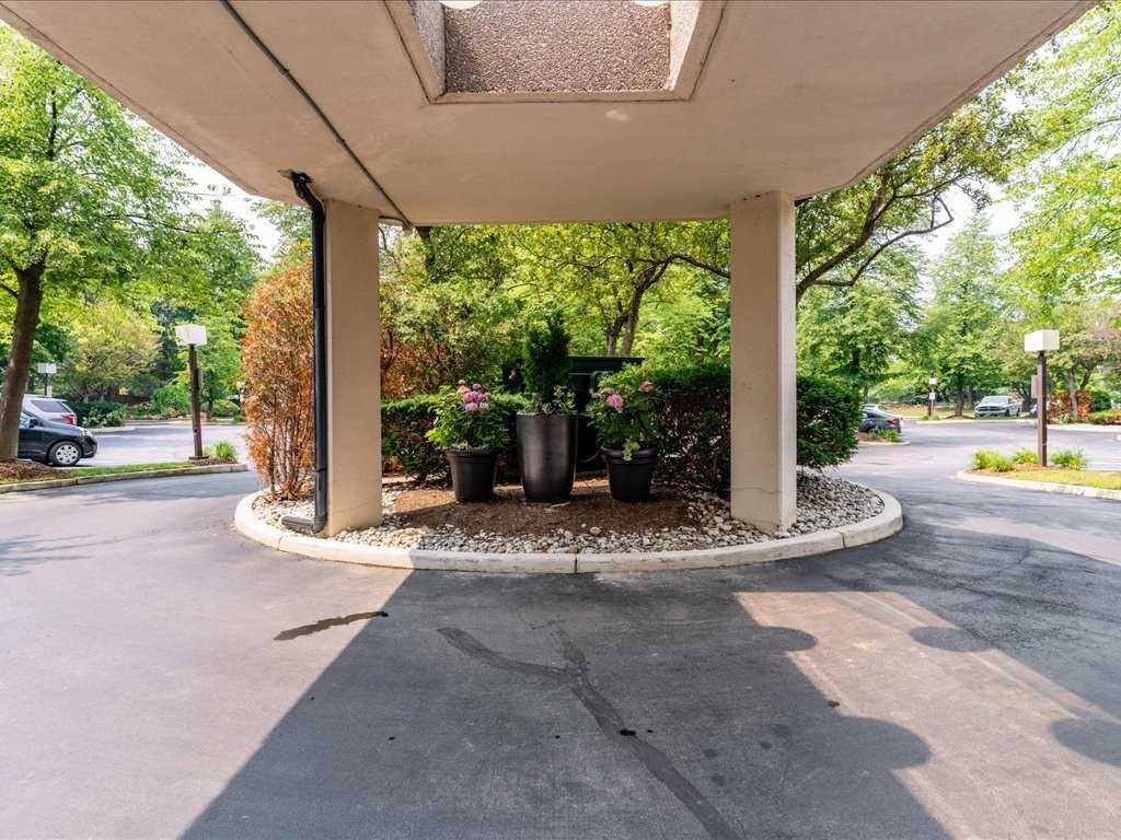 Listing W5873703 - Large Photo # 4