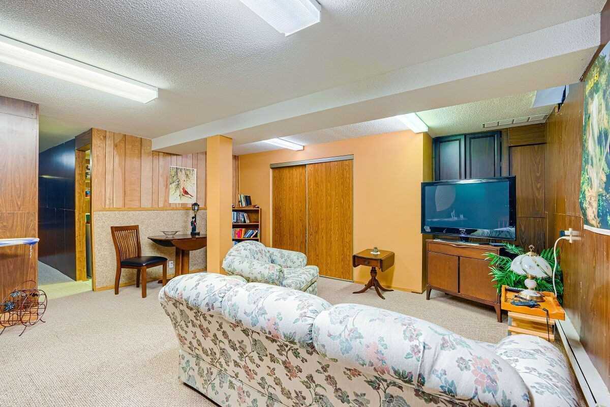 Listing W5873895 - Large Photo # 34