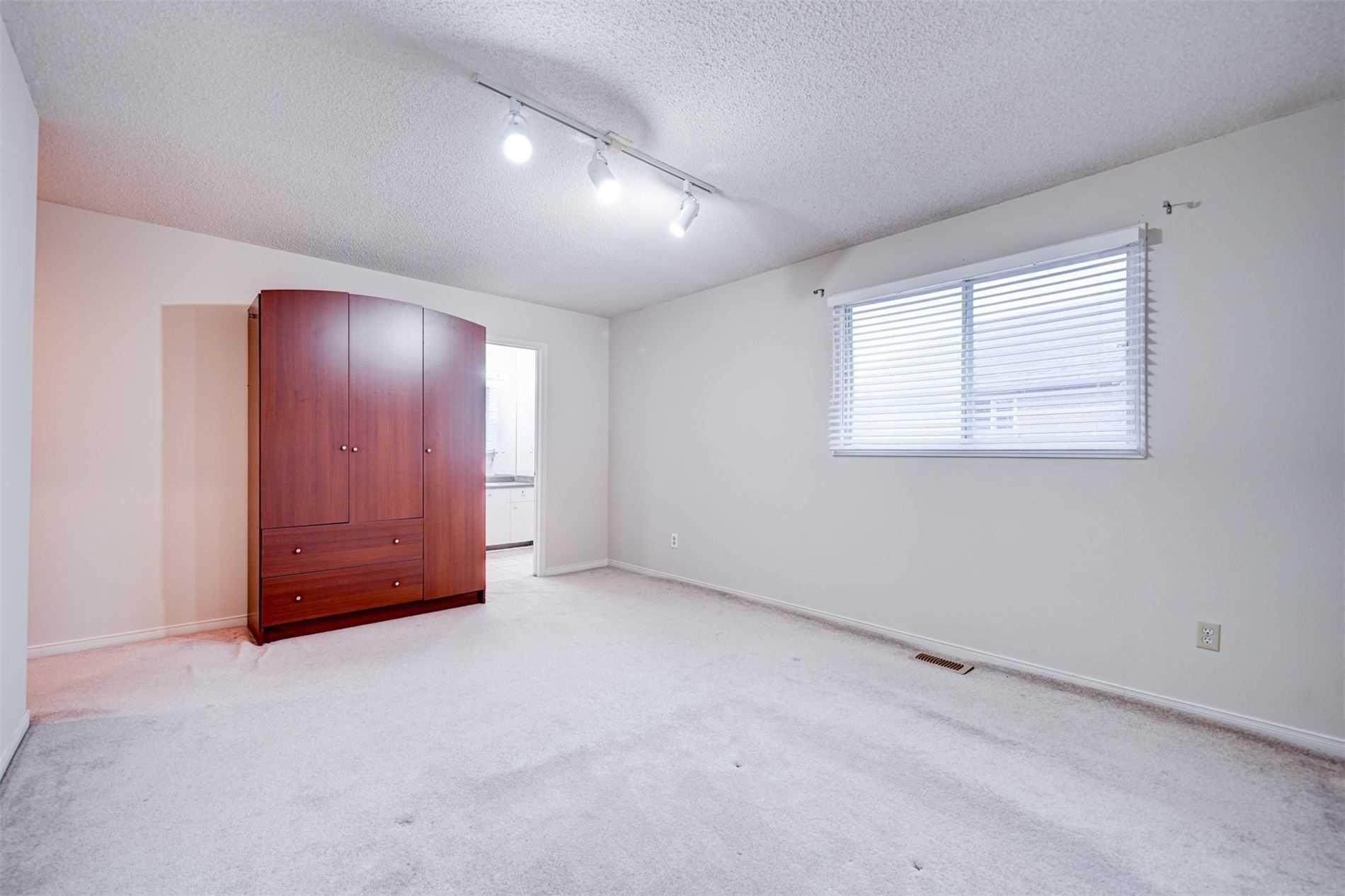 Listing W5874225 - Large Photo # 14
