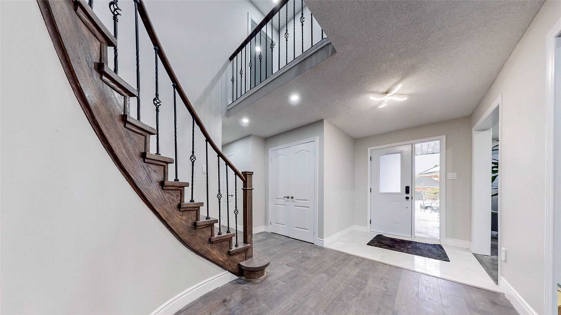 16 Lone Oak Ave
