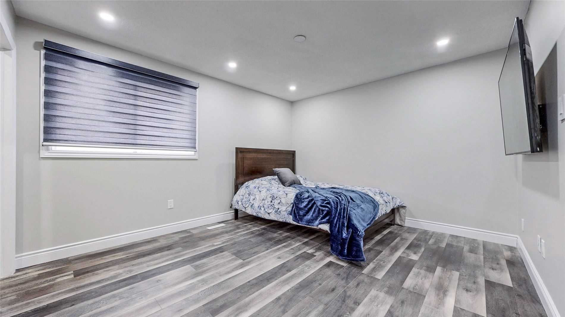 16 Lone Oak Ave