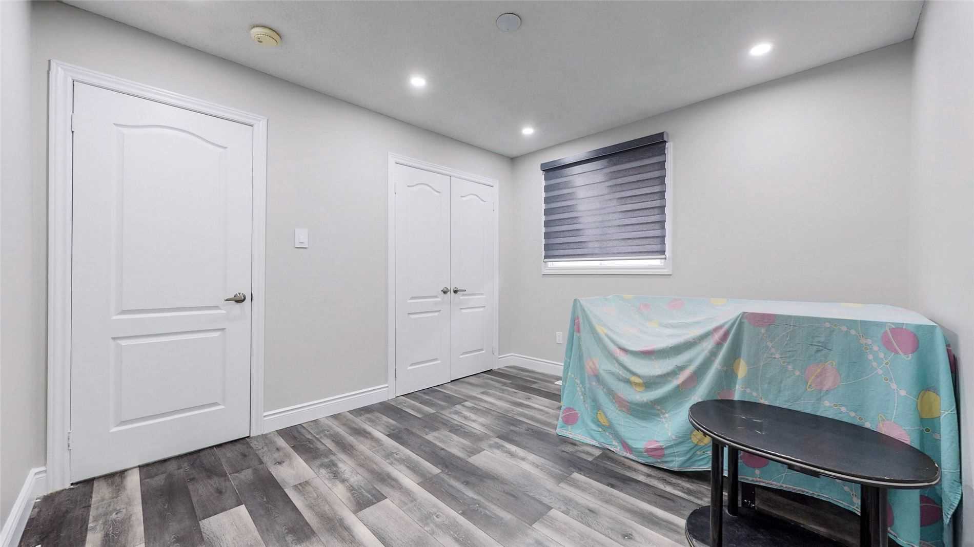 16 Lone Oak Ave