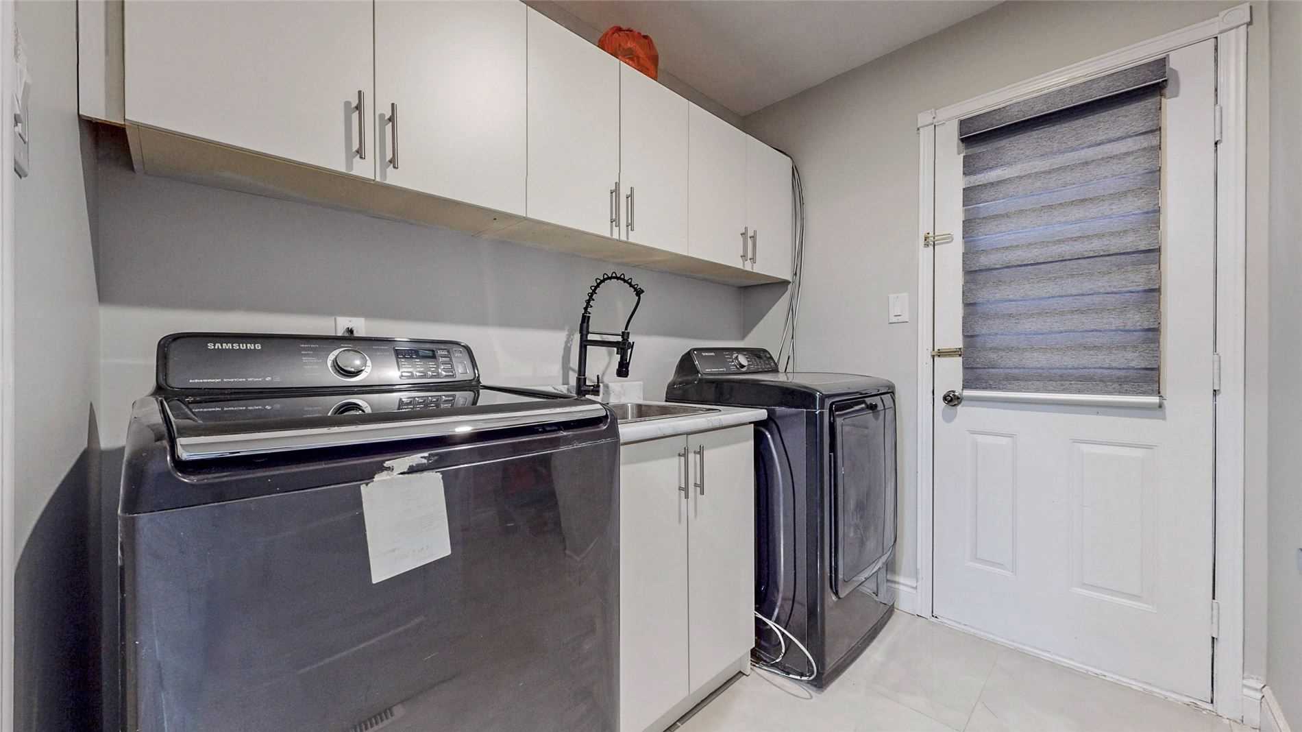 16 Lone Oak Ave