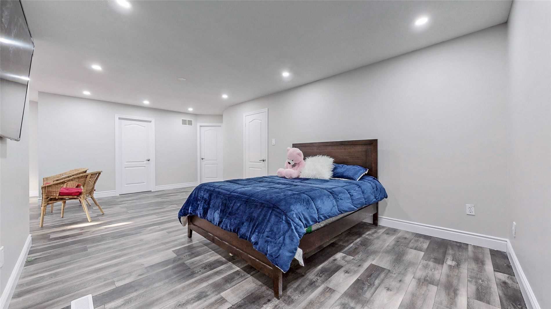 16 Lone Oak Ave