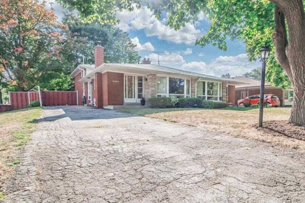 3262 Ivernia Rd, Mississauga