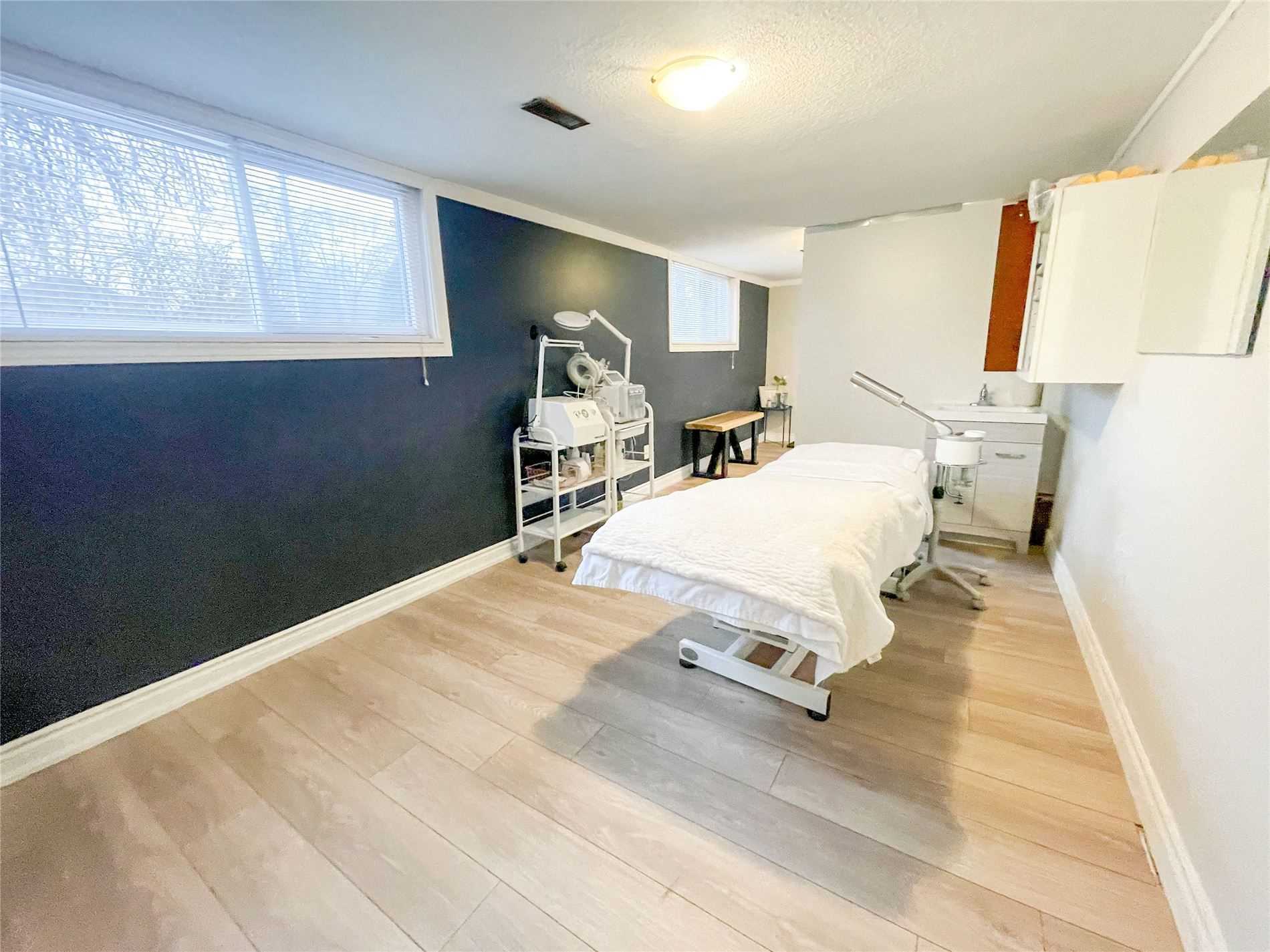 Listing W5875935 - Large Photo # 24