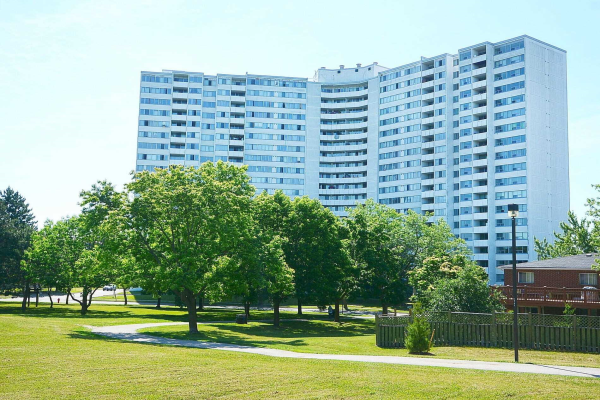 530 Lolita Gdns, Mississauga