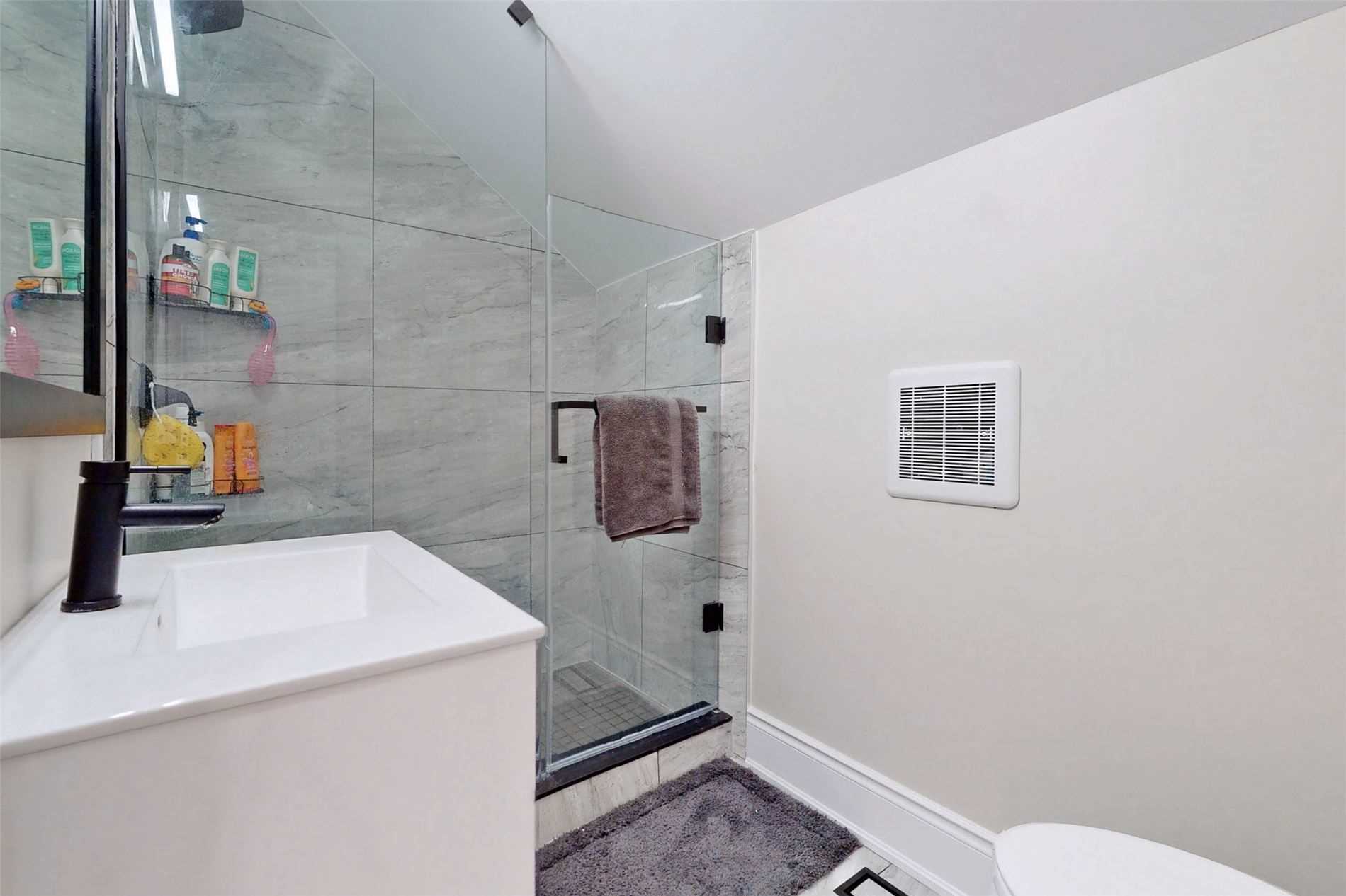 Listing W5876367 - Large Photo # 32