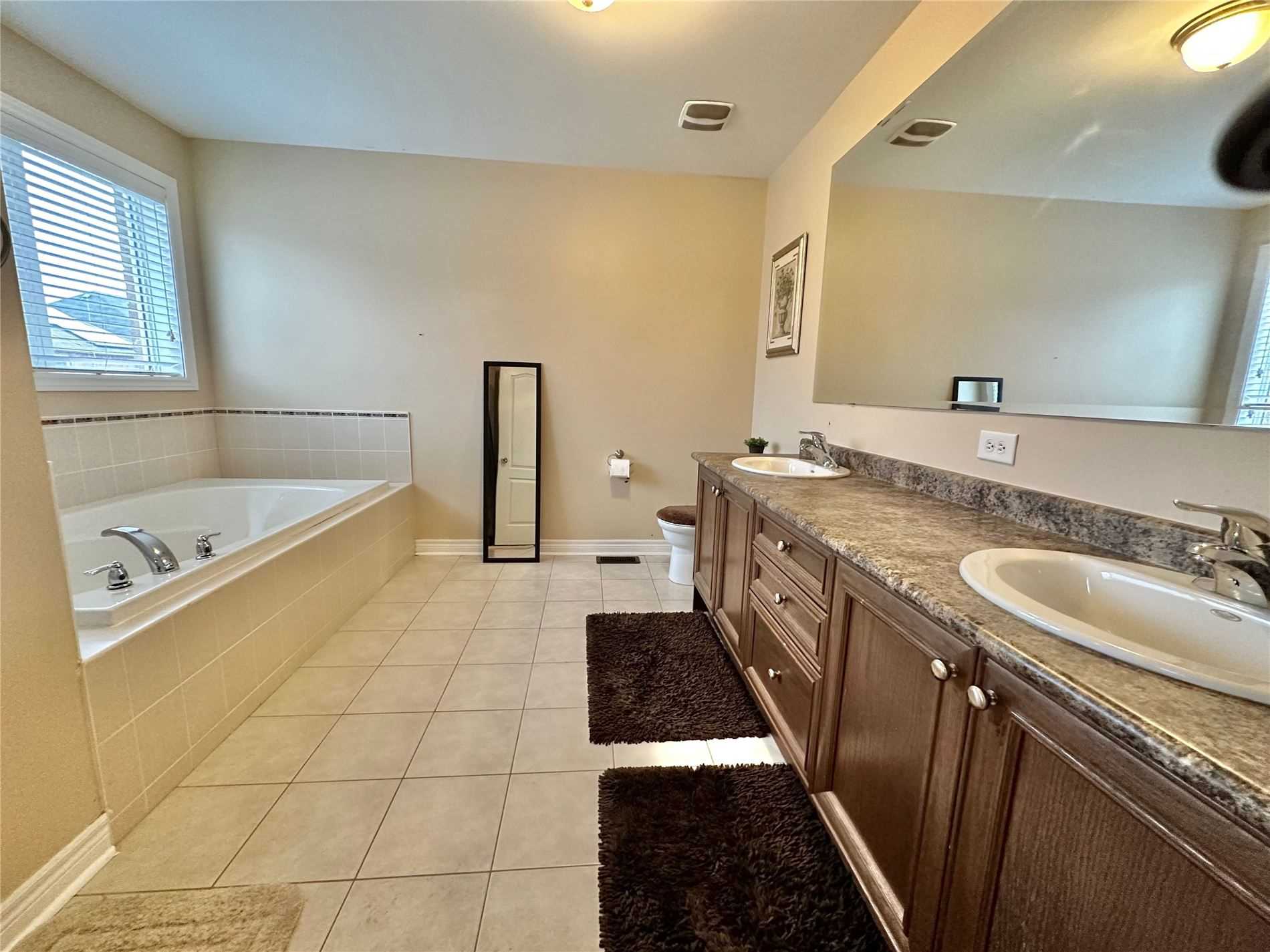 Listing W5876389 - Large Photo # 16