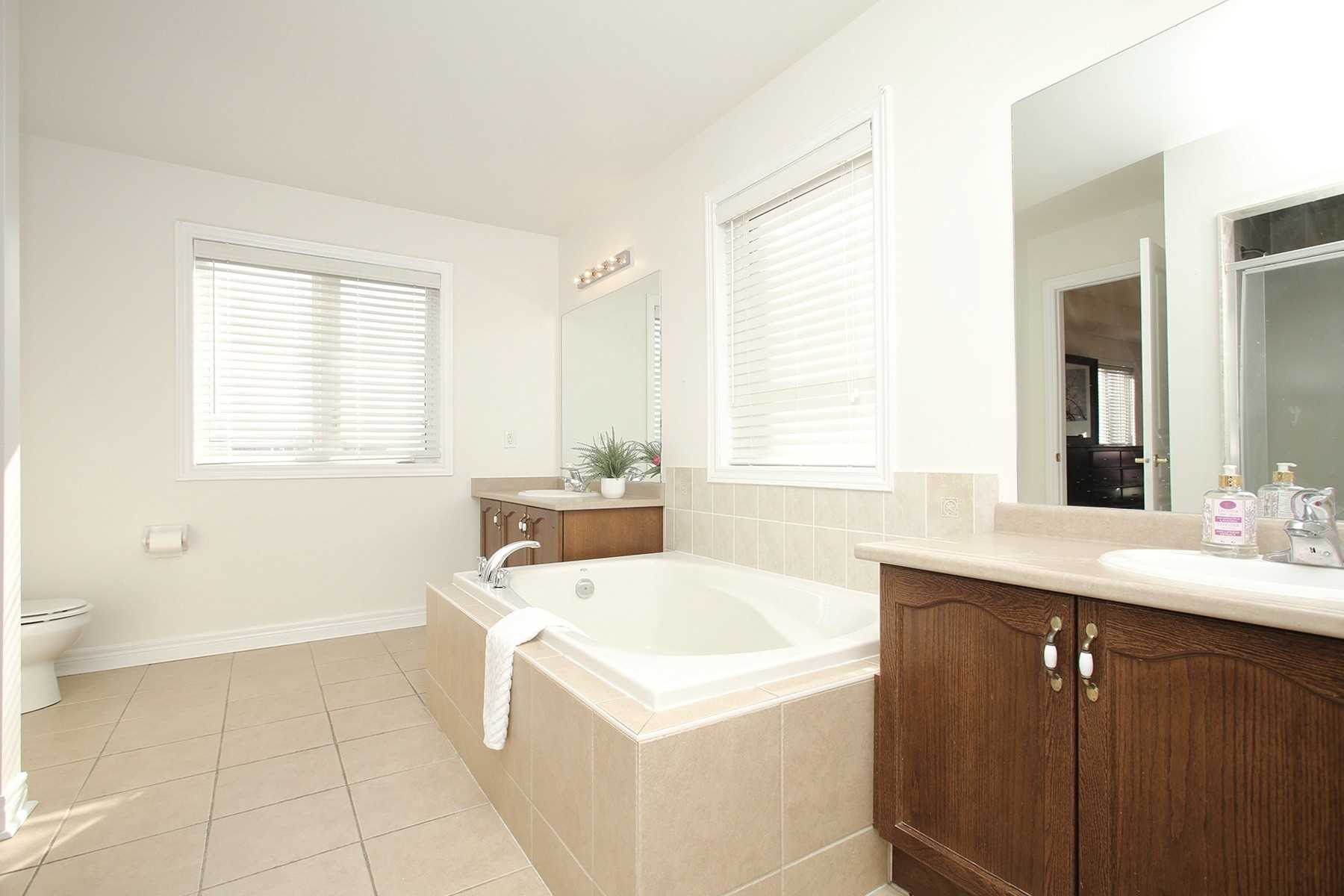 18 Covebank Cres