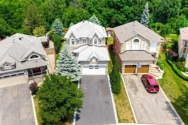 7303 Waldorf Way, Mississauga