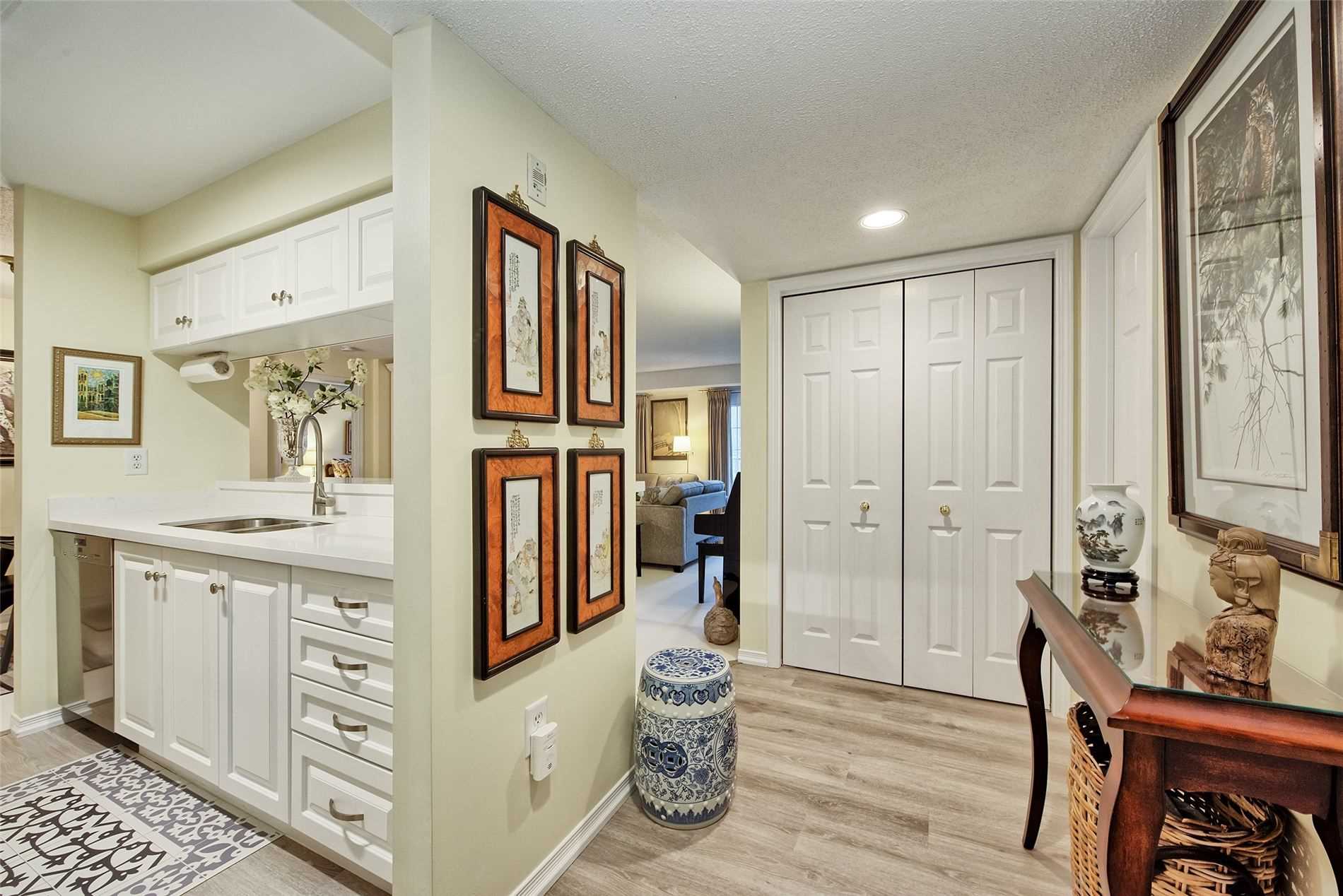 Listing W5877610 - Large Photo # 3