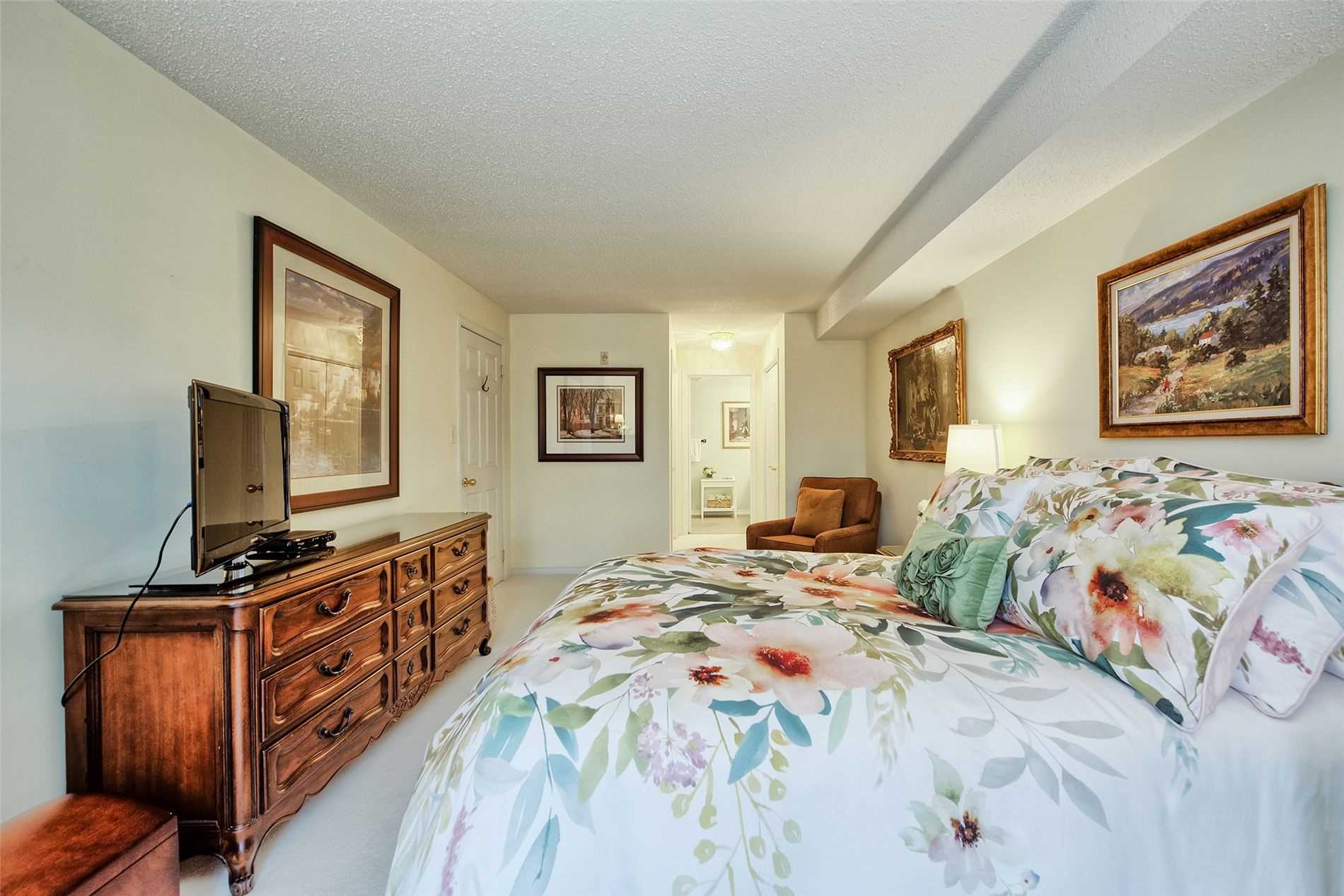 Listing W5877610 - Large Photo # 12