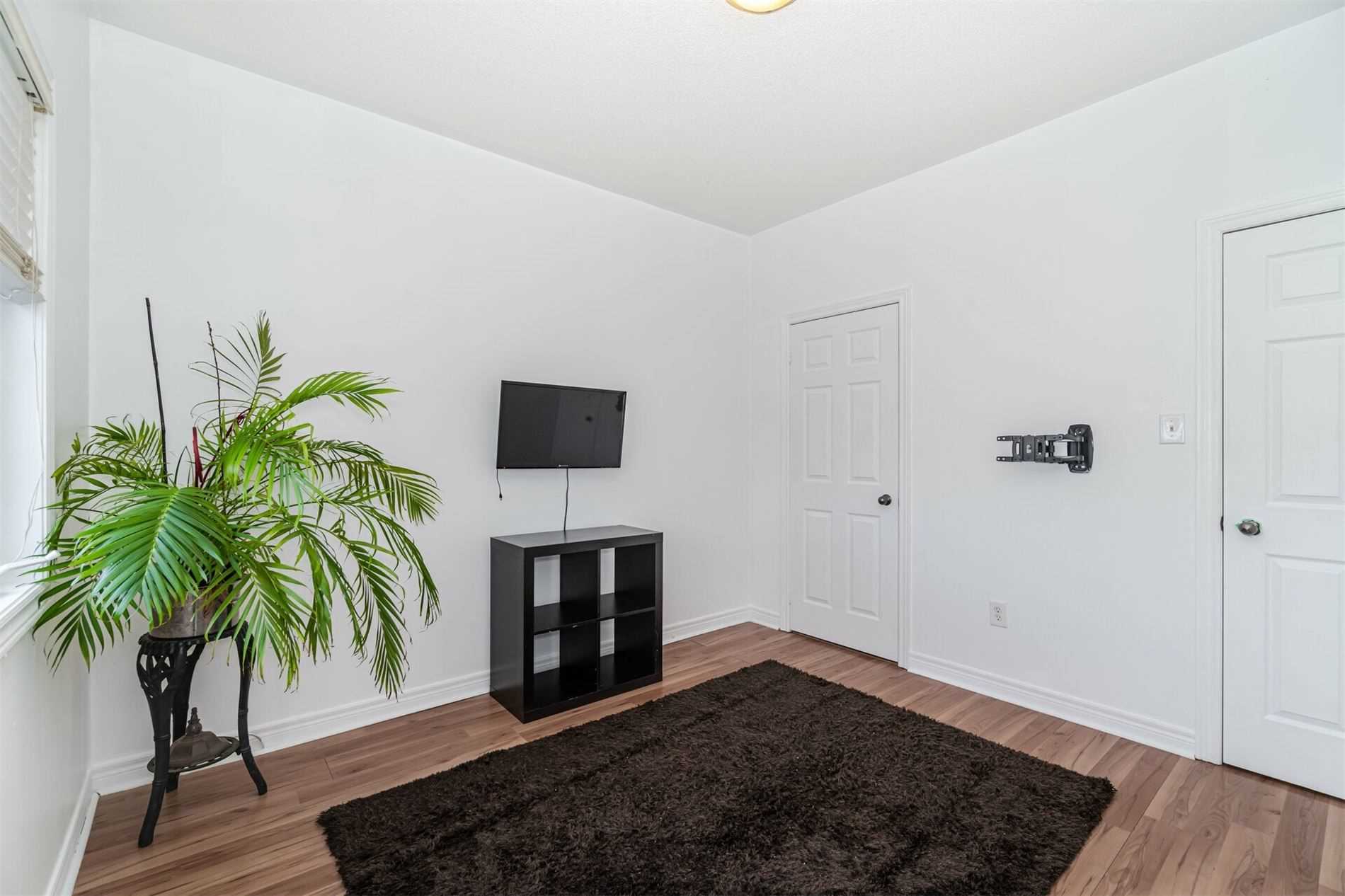 Listing W5877723 - Large Photo # 18