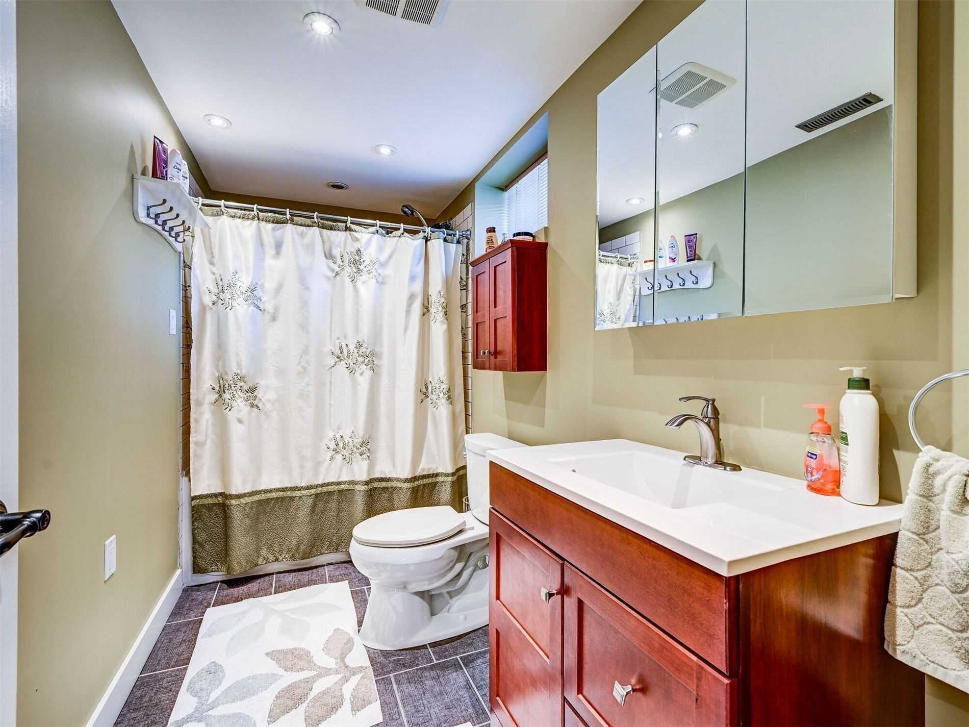 Listing W5878993 - Large Photo # 26