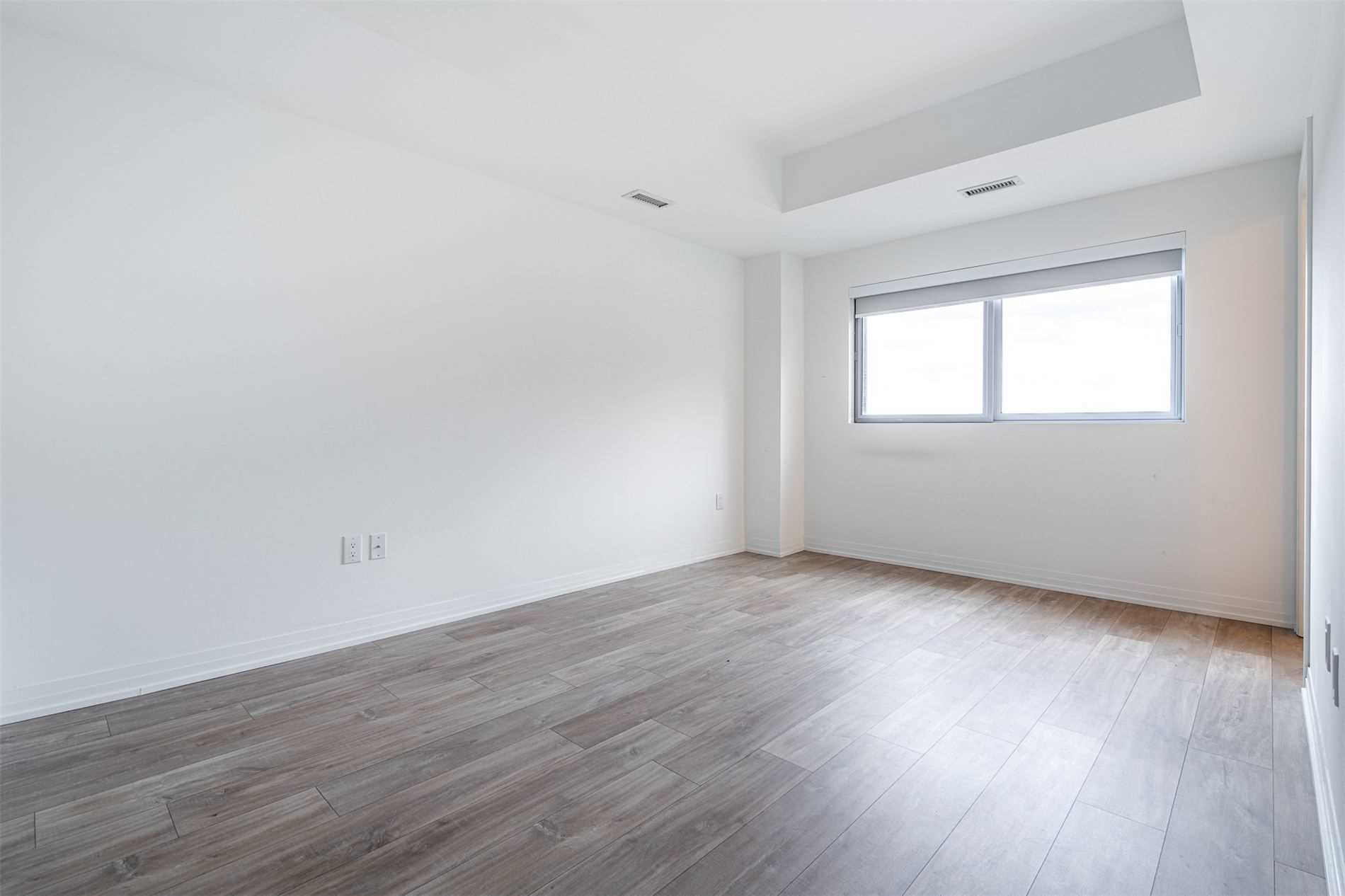 Listing W5879833 - Large Photo # 11