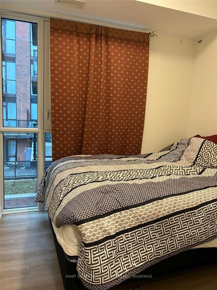 2300 St. Clair Ave. West Ally, #320