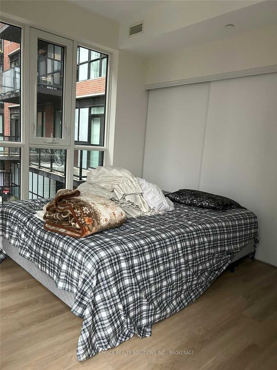 2300 St. Clair Ave. West Ally, #320