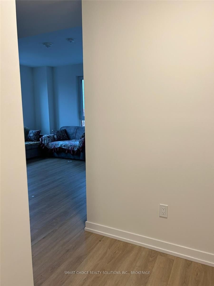 2300 St. Clair Ave. West Ally, #320