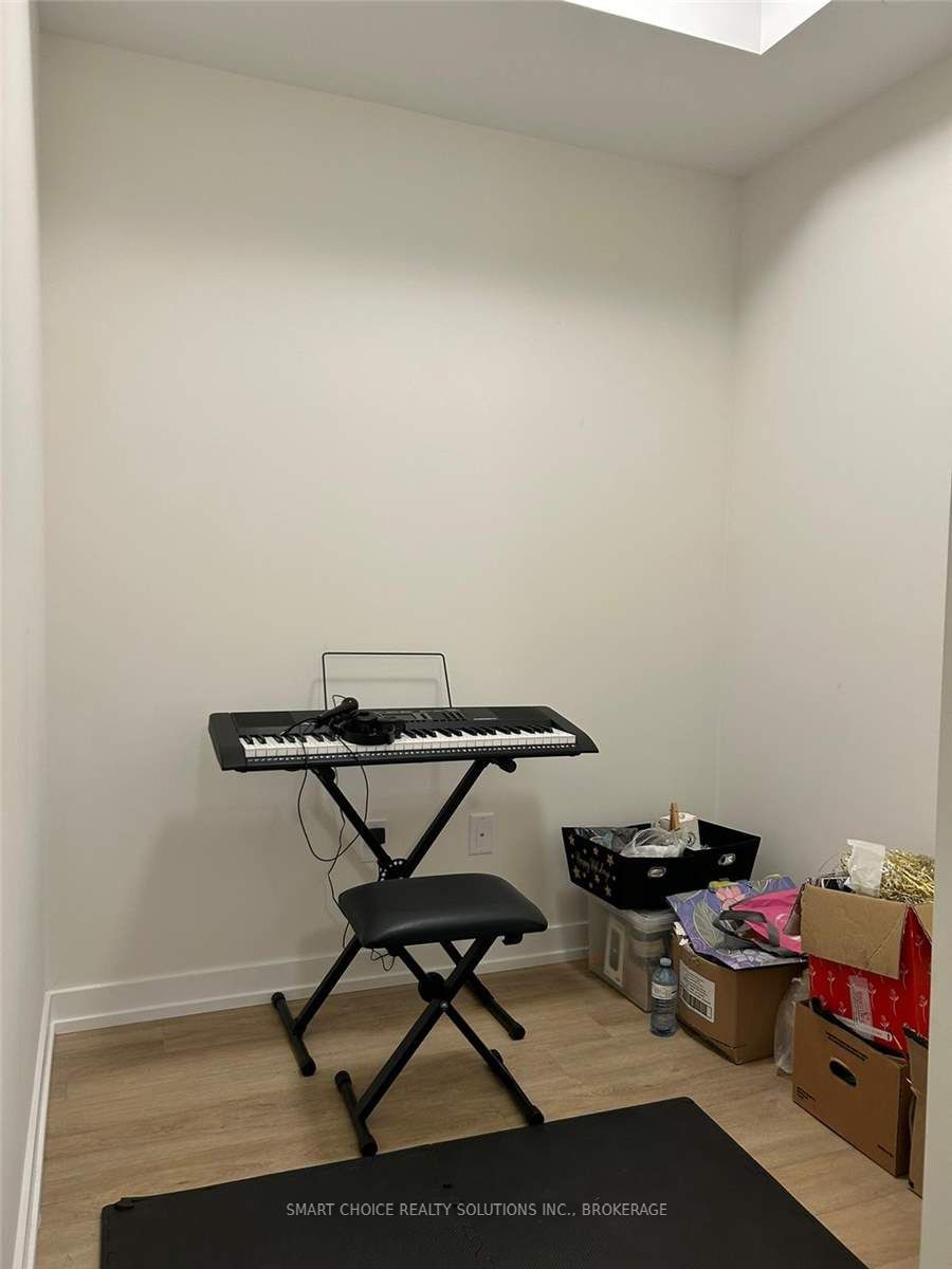 2300 St. Clair Ave. West Ally, #320