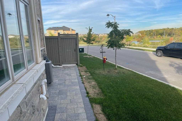 272 Belmore Crt, Milton
