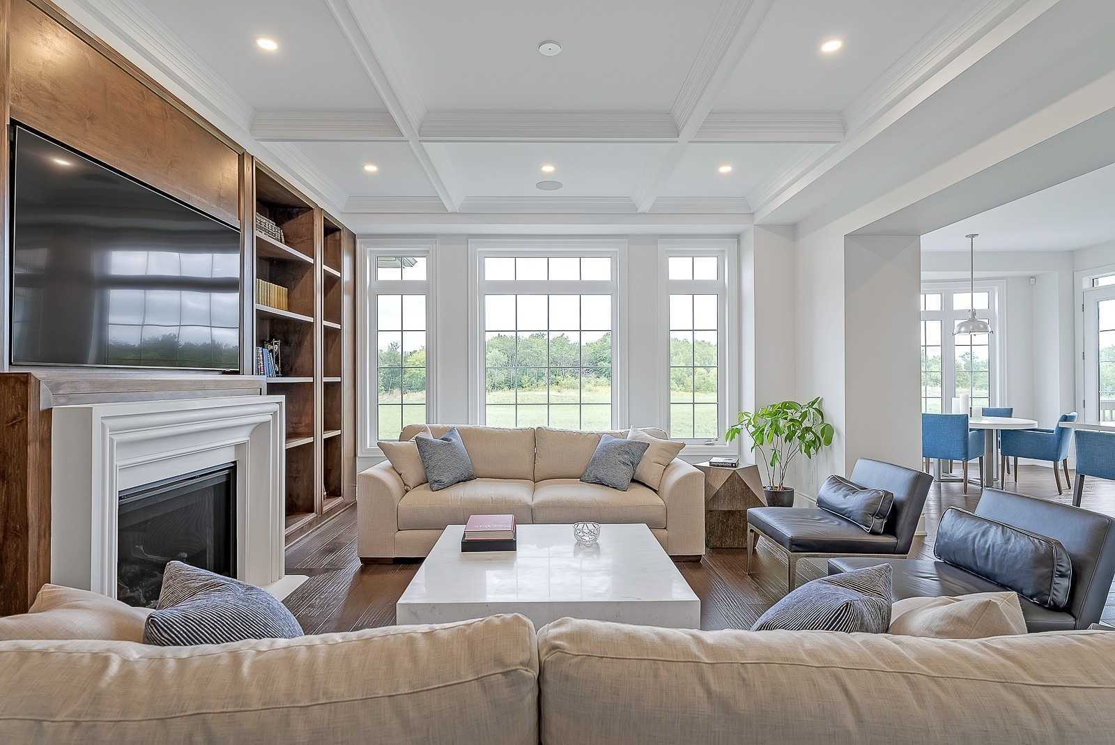276 Amos Dr