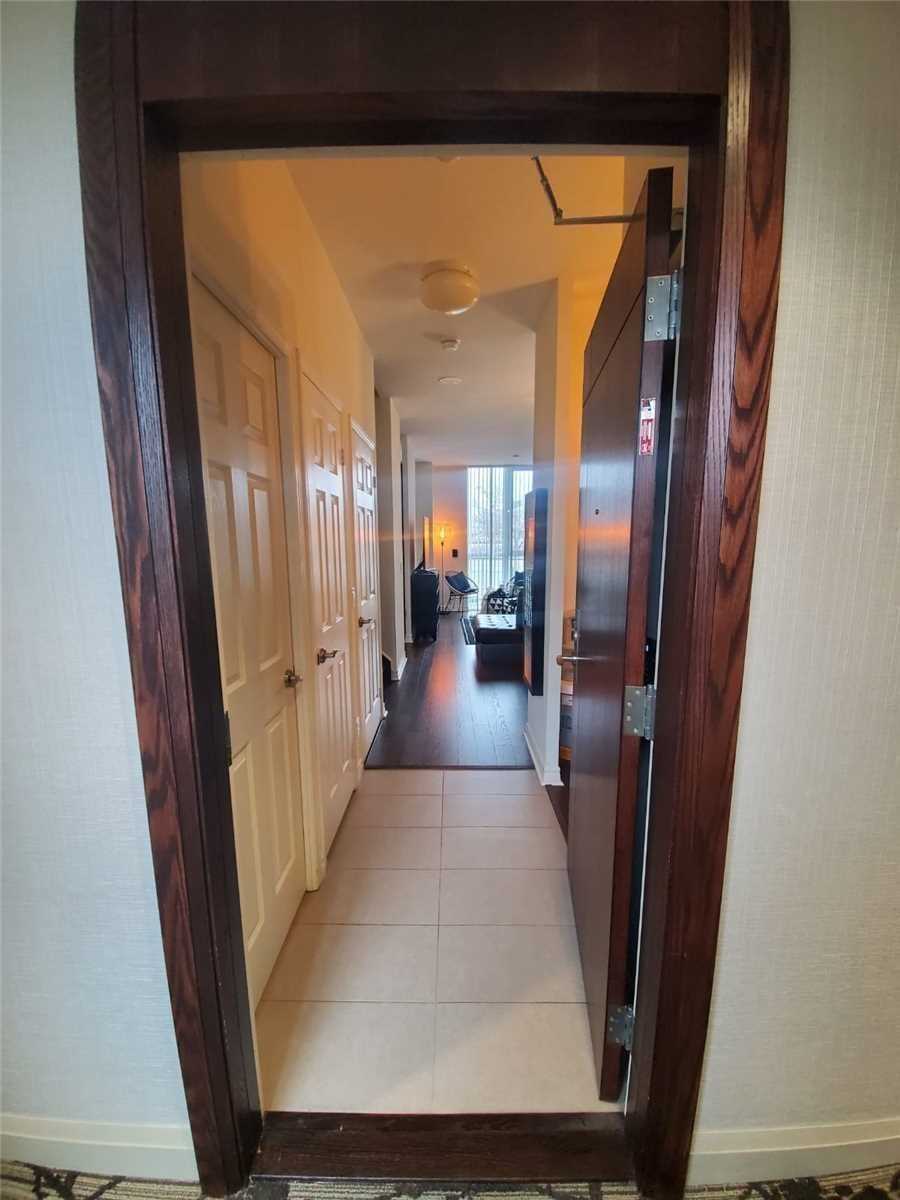 339 Rathburn Rd W, #116