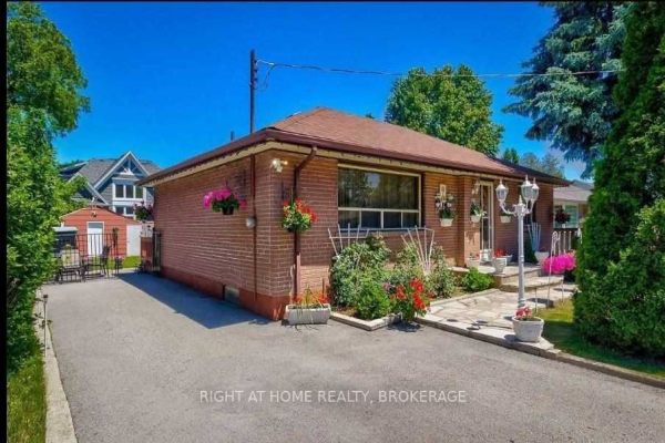 299 Maurice Dr, Oakville