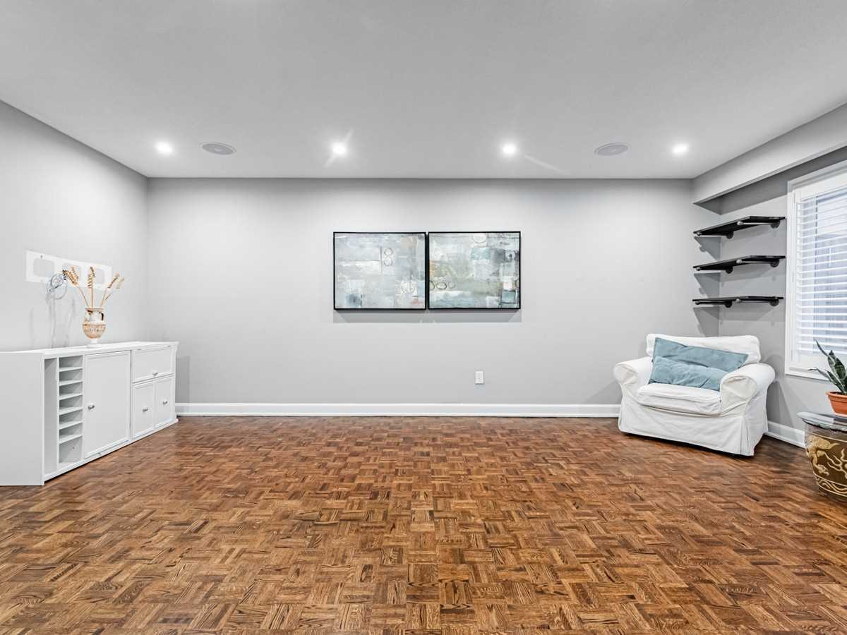 Listing W5883463 - Large Photo # 4
