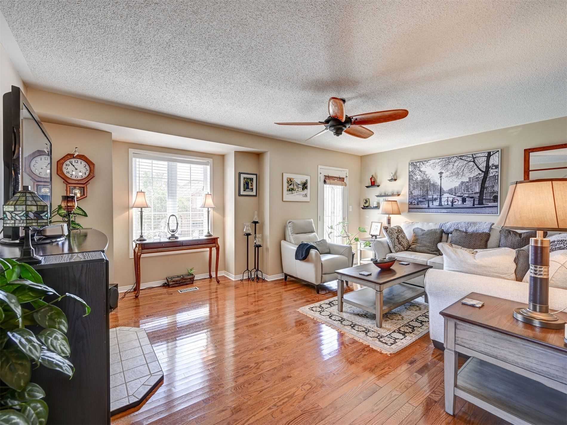 Listing W5884329 - Large Photo # 3