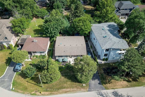 452 Jeanette Dr, Oakville