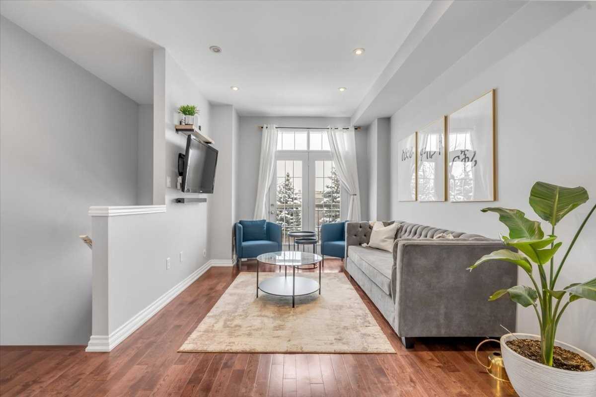 99 Piggott Mews