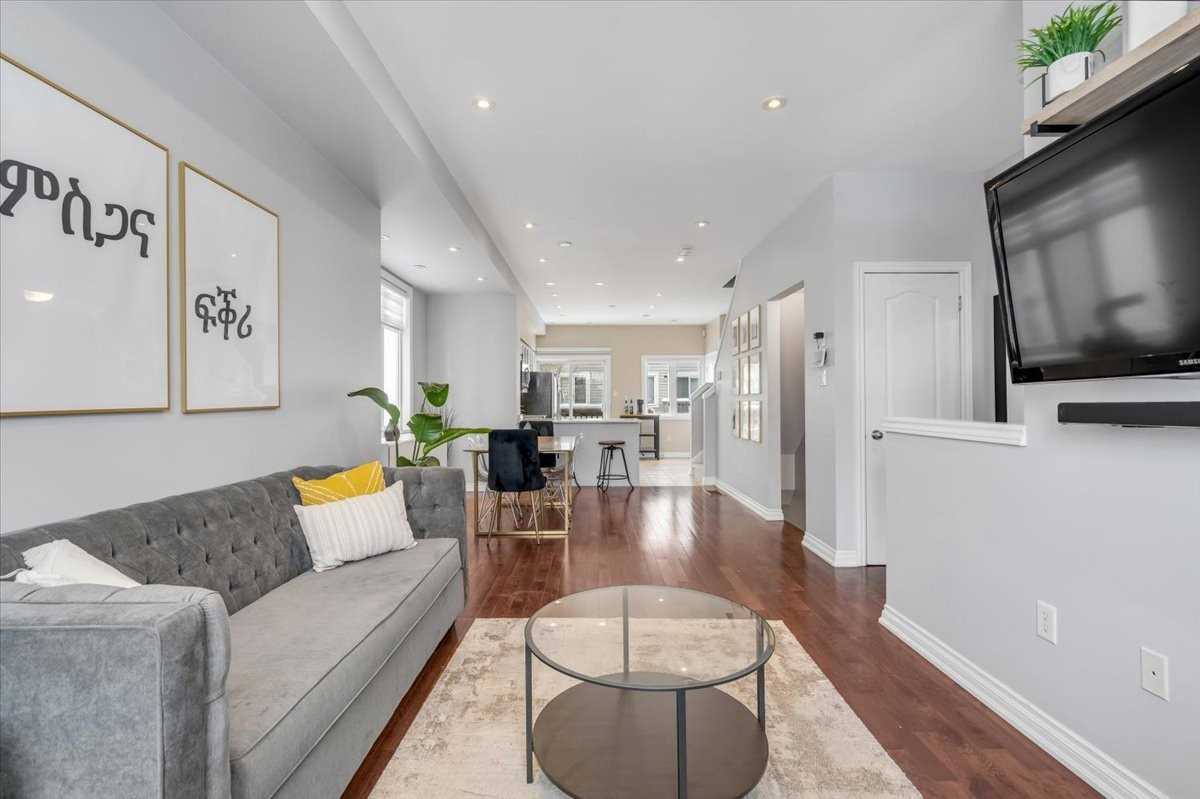 99 Piggott Mews