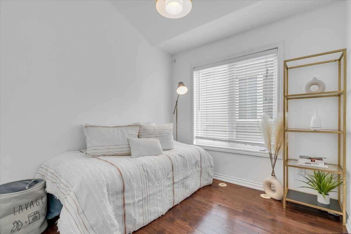 99 Piggott Mews