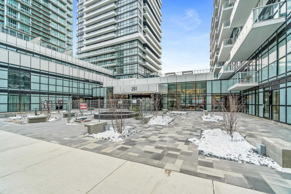 251 Manitoba St, Toronto