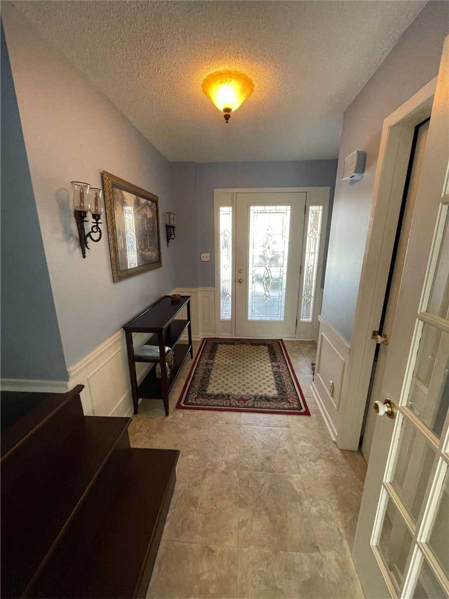 322 Kingsway Place