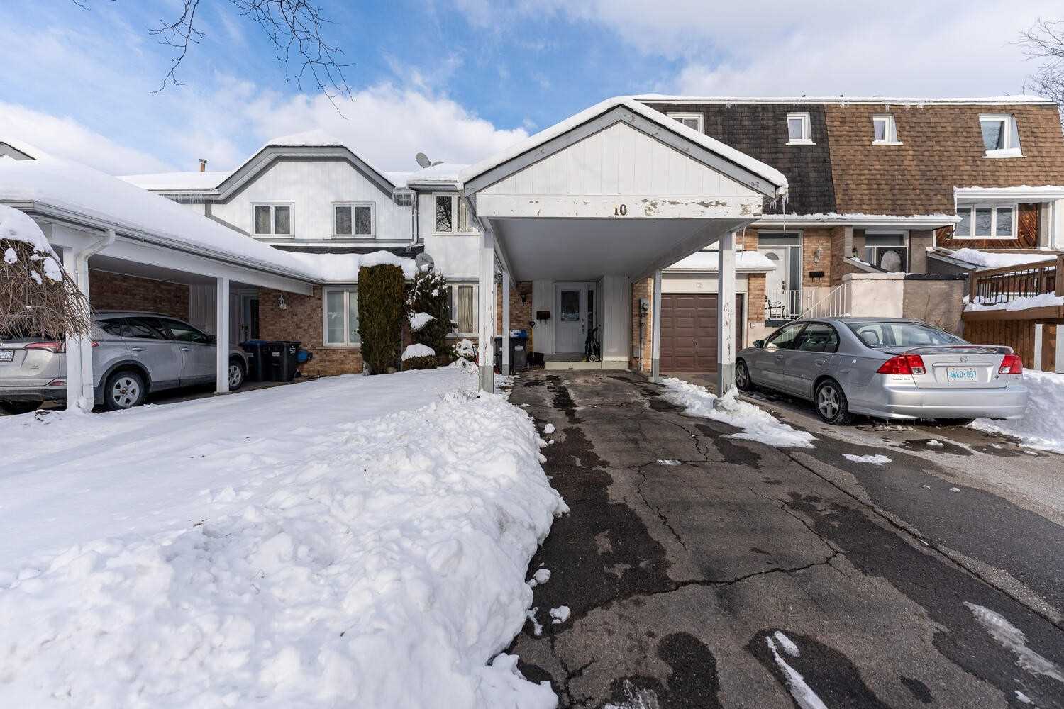 Listing W5885401 - Large Photo # 1