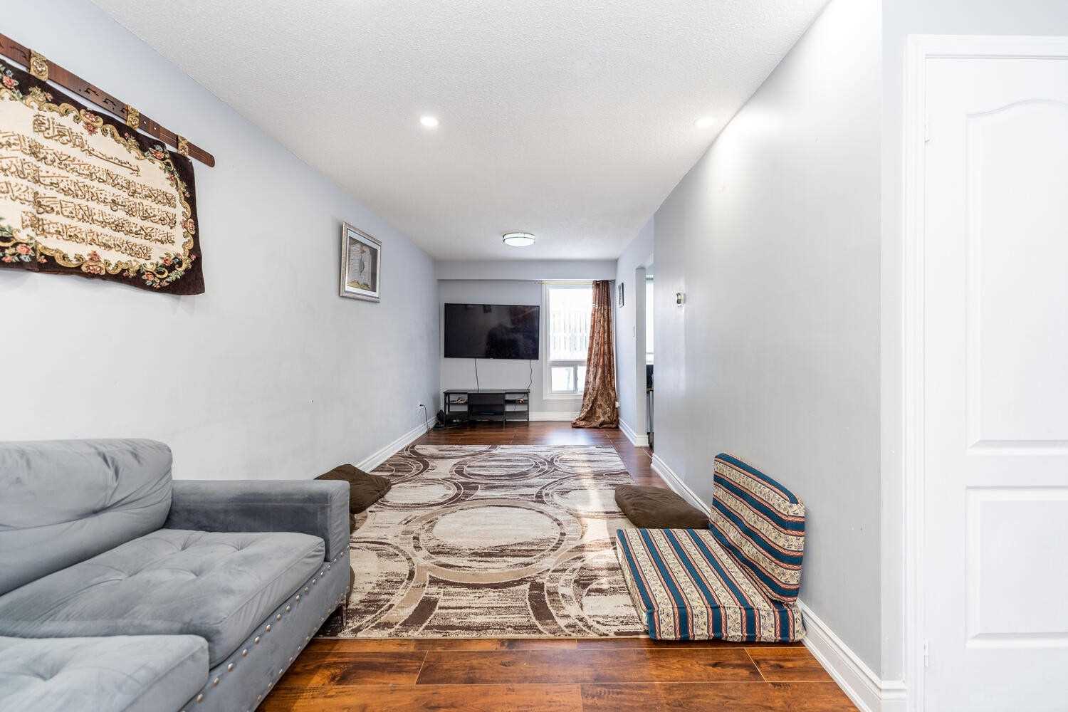 Listing W5885401 - Large Photo # 6