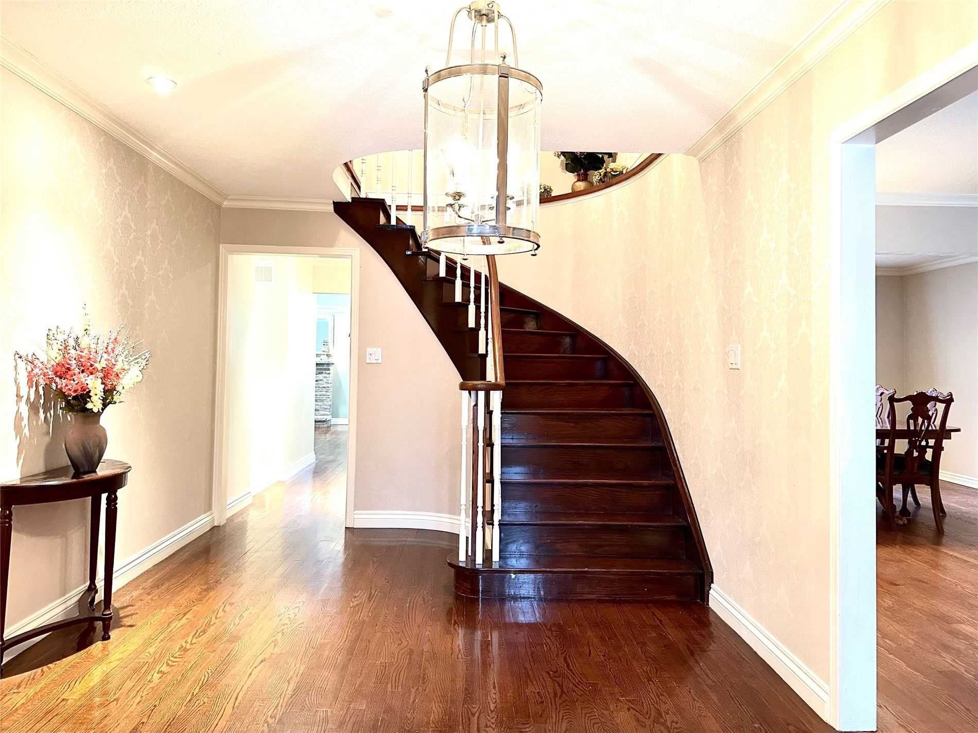 Listing W5885585 - Large Photo # 2