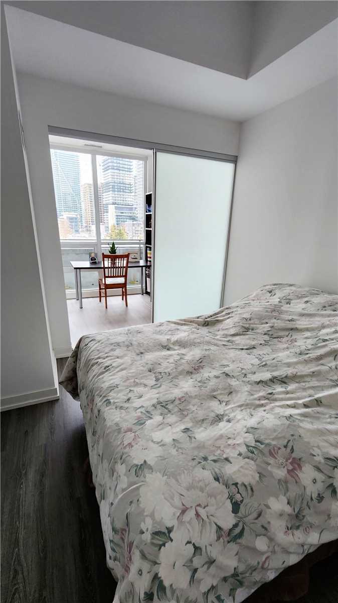 2200 Lake Shore Blvd W, #818