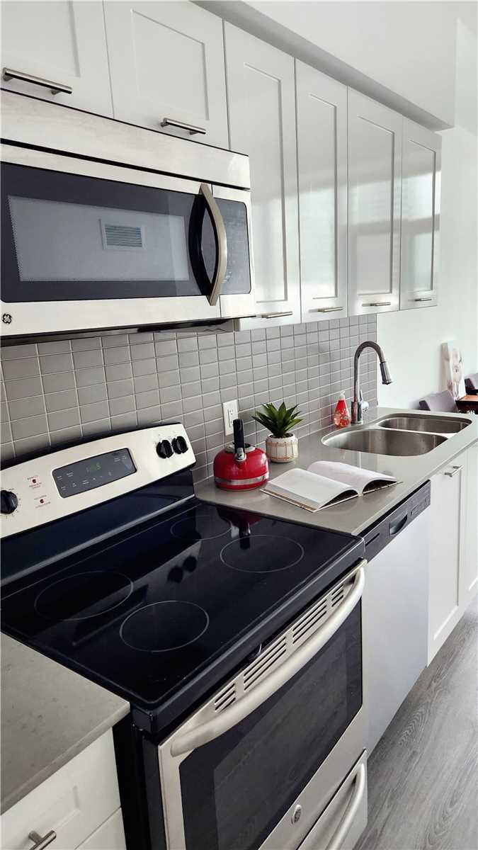 2200 Lake Shore Blvd W, #818
