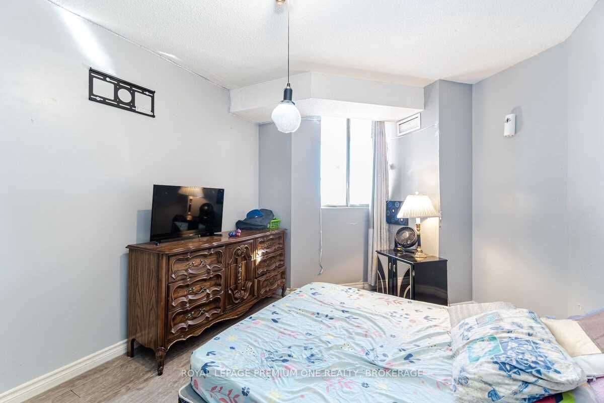 Listing W5885902 - Large Photo # 18