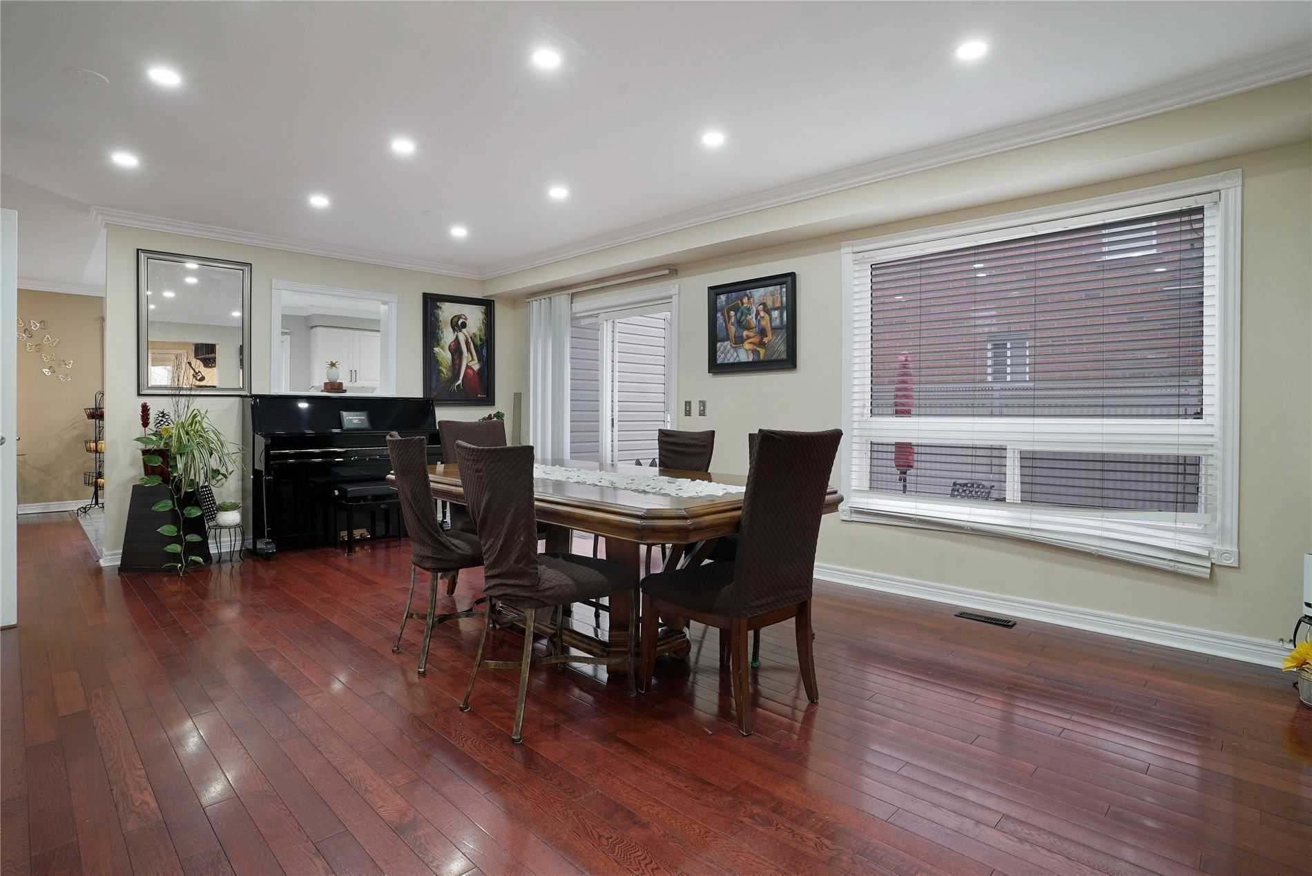 Listing W5886401 - Large Photo # 3