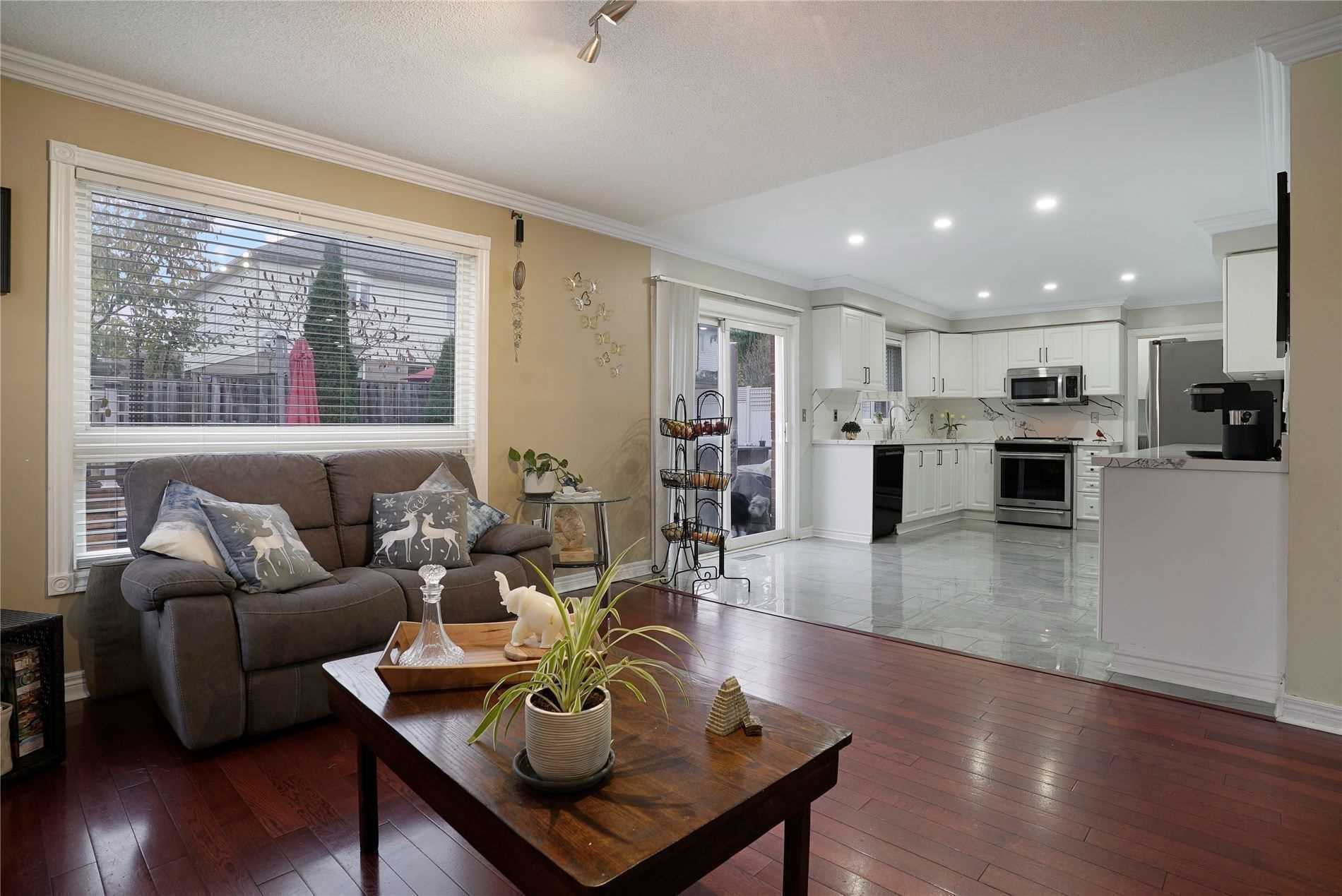 Listing W5886401 - Large Photo # 7