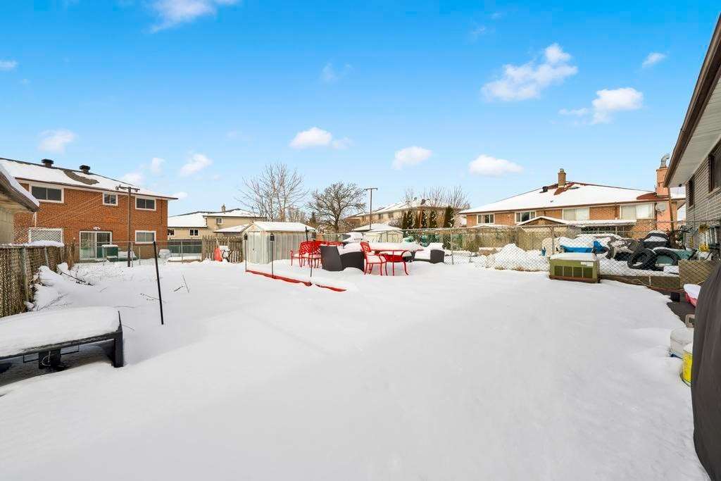 102 Northover St