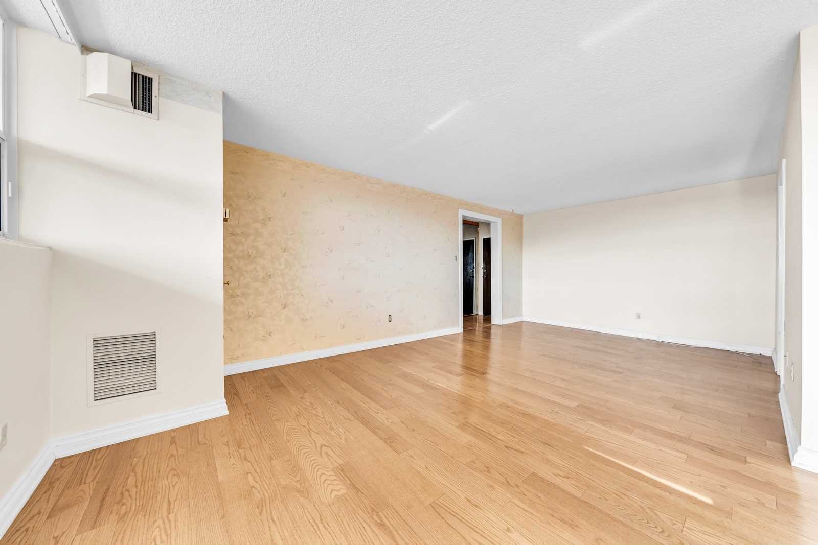 Listing W5888787 - Large Photo # 14
