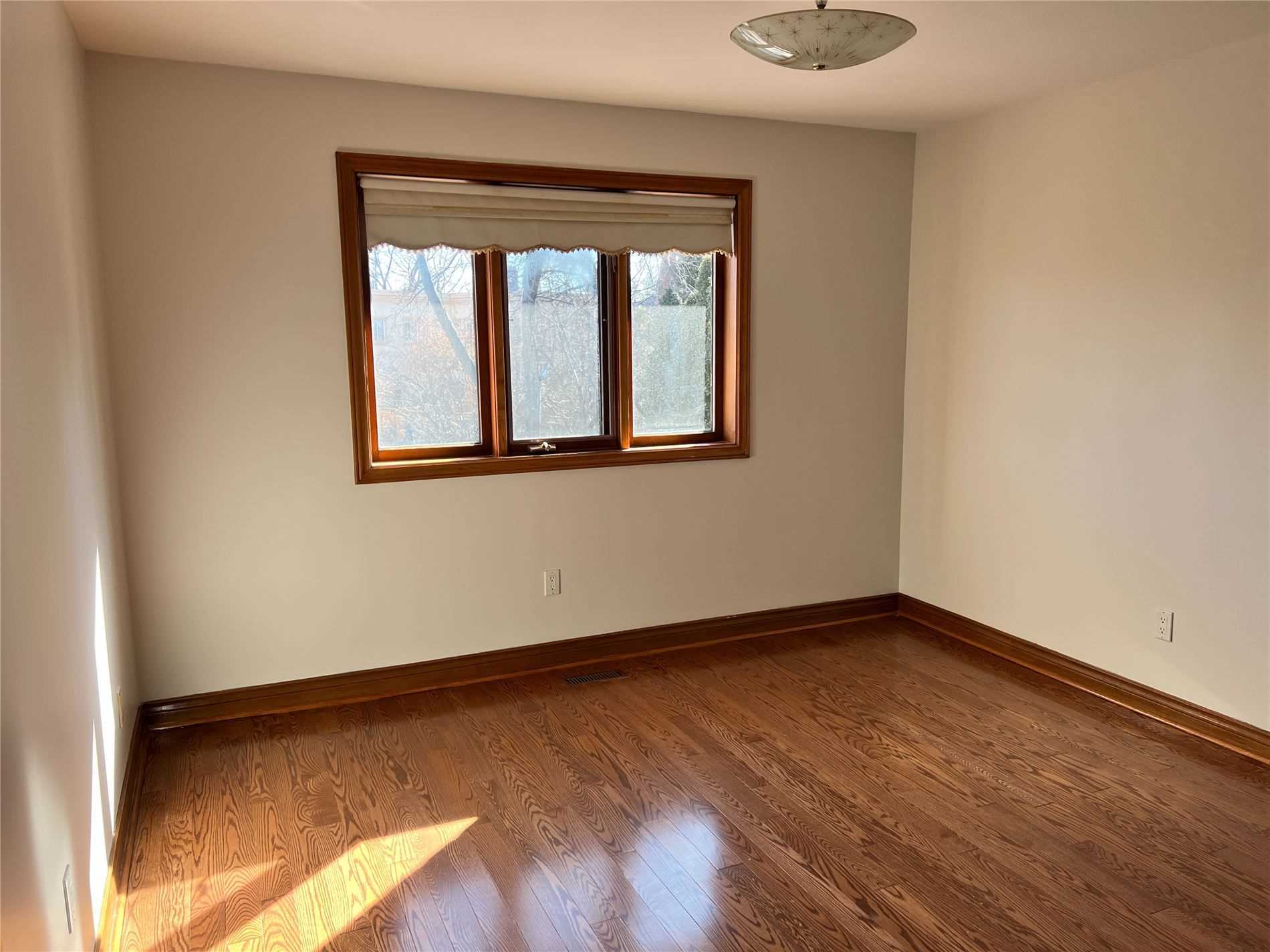 Listing W5889033 - Large Photo # 22