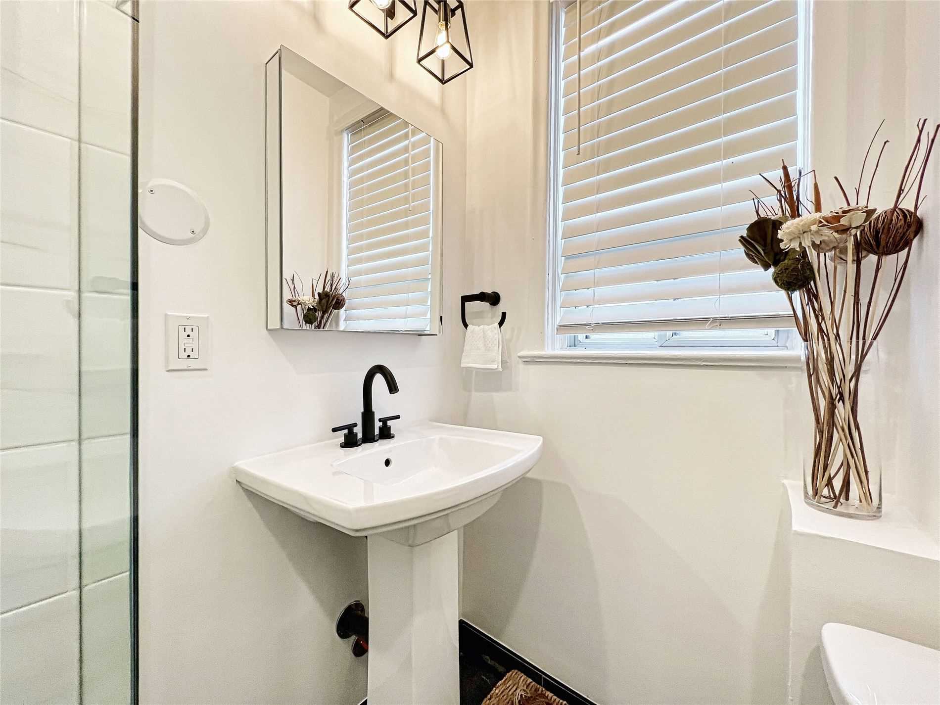 Listing W5889101 - Large Photo # 18