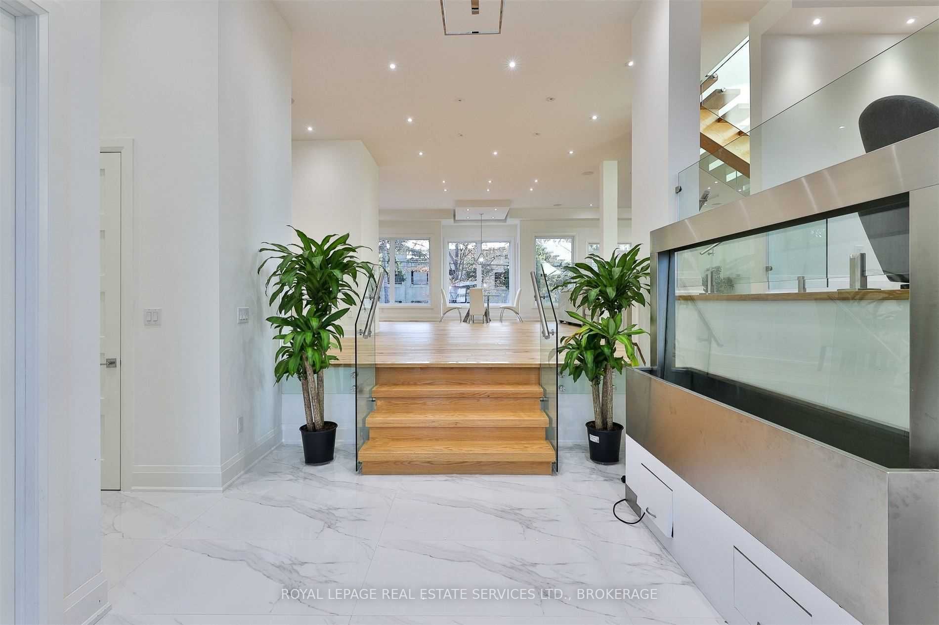 61 Dane Ave